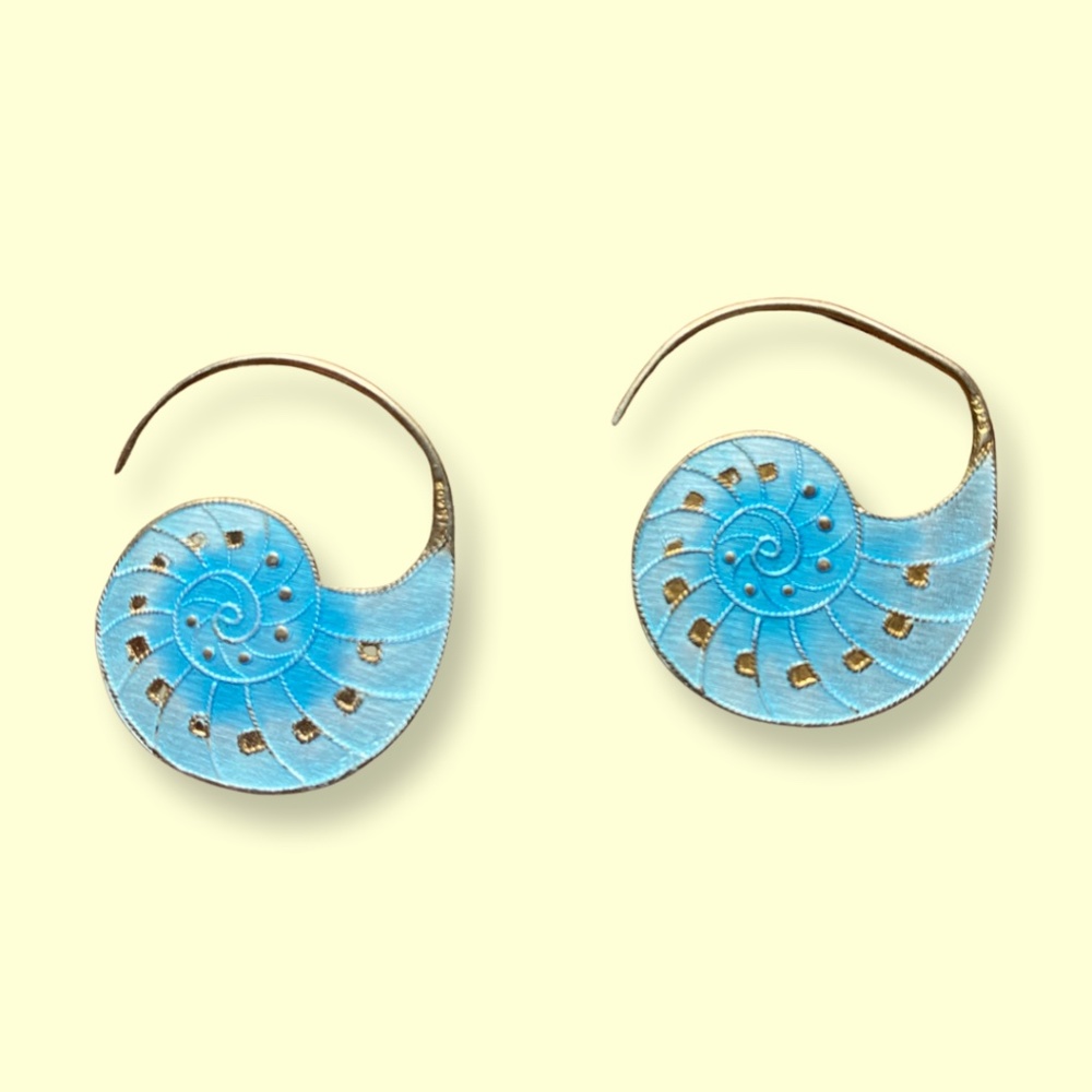Enamel Shell Detailed Earrings